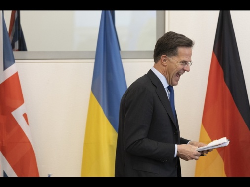 Media, la Nato non acquisterà più aerei da ricognizione Usa