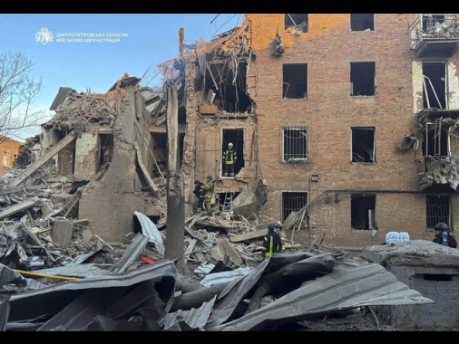 Kiev, salgono a 8 i morti per i raid russi nel Dnipro