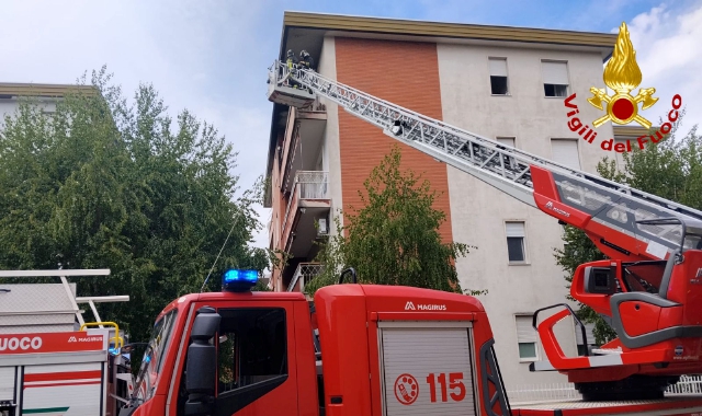 Incendio a Cassano Magnago, evacuata palazzina