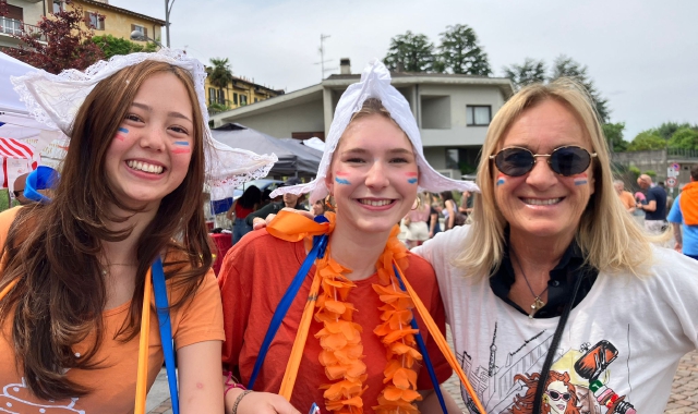 Azzate arancione: festa olandese, un successo