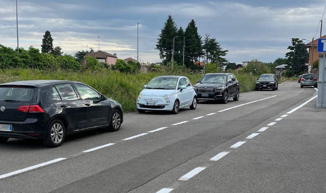 Gomme bucate, finestrini rotti, portiere danneggiate: la via dei vandali