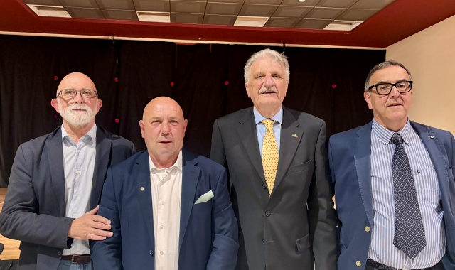 I quattro candidati sindaco di Somma Lombardo insieme dopo il primo confronto: da sinistra, Aliprandini, Nervo,  Pezzotta e Pulli