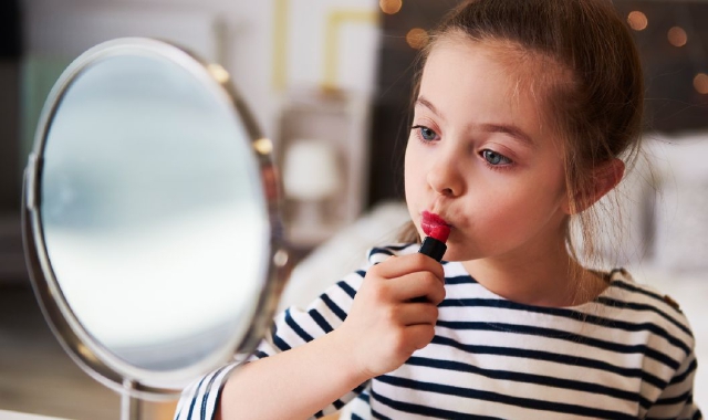 Baby influencer sotto gli occhi dei genitori