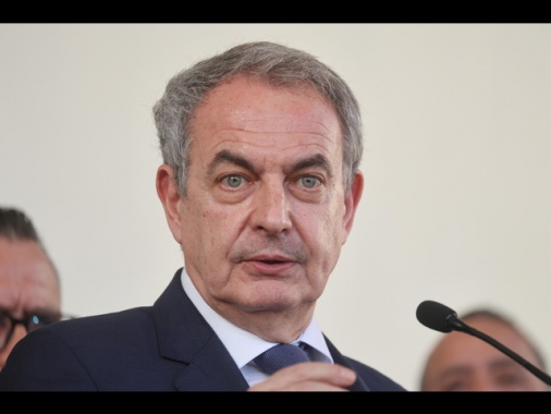 Ex premier spagnolo Zapatero indagato in salvataggio compagnia aerea