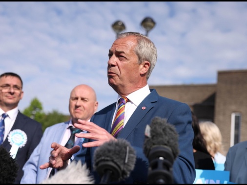 Donazione da 5 milioni, Farage sotto pressione per l'acquisto di una casa in contanti