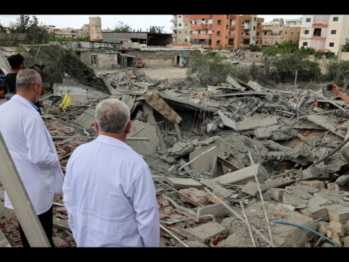 Beirut, 6 morti tra cui due soccorritori e una bambina nel sud del Paese