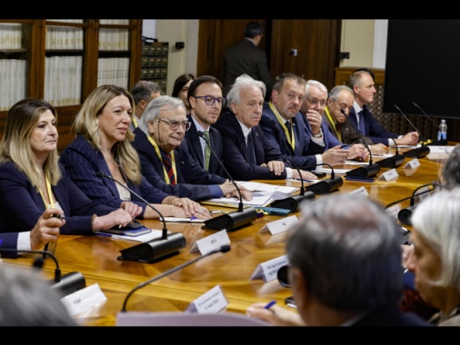Gli autotrasportatori sospendono il fermo dopo l'incontro con il governo