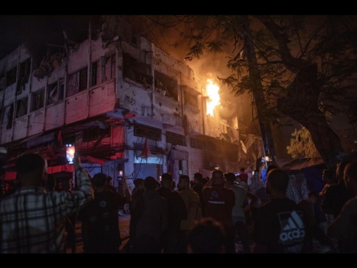 Media, 'salgono a 7 i morti del raid israeliano stasera a Gaza'