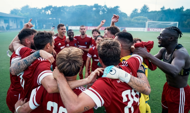 La festa dopo la vittoria (foto Samuele Lucchi)
