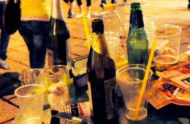 Stretta estiva anti-alcol: divieti anticipati alle 17