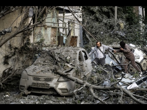 Drone ucraino contro autobus russo, sette morti e 11 feriti