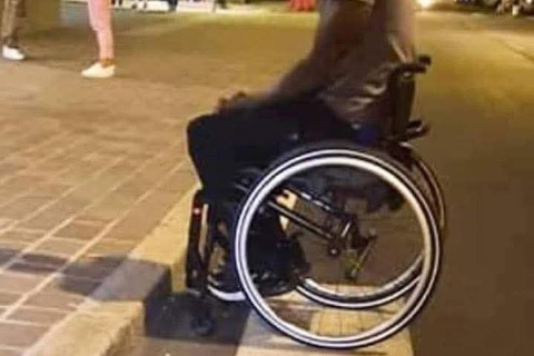 «Via Staurenghi, 15 centimetri di vergogna»