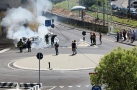 Auto distrutta da un incendio: salvo il conducente