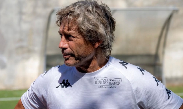 Diego Dominguez si è ritirato nel 2004. Ora è commenta-tore per Sky Sport e gestisce il progetto “Diego Dominguez Rugby Camp”per i giovani