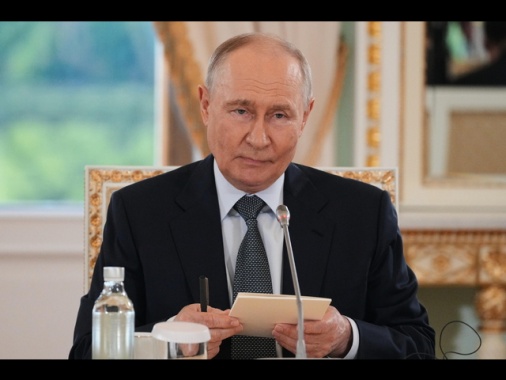 Putin rilancia, 'Schroeder sarebbe un buon mediatore'
