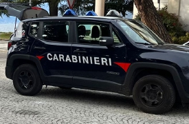 Si schianta in auto ubriaco, dopo l’alcoltest dà in escandescenze: arrestato
