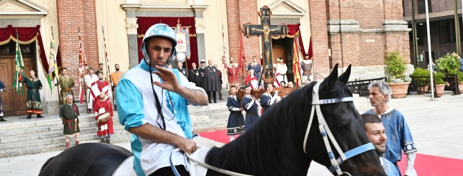 Traslazione della Croce coi fantini: festa Sant’Erasmo
