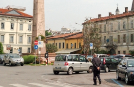 «Riapriamo alle auto piazza Vittorio Emanuele»