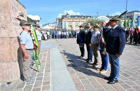 Gli Alpini di Varese compiono 95 anni: festa in piazza Repubblica