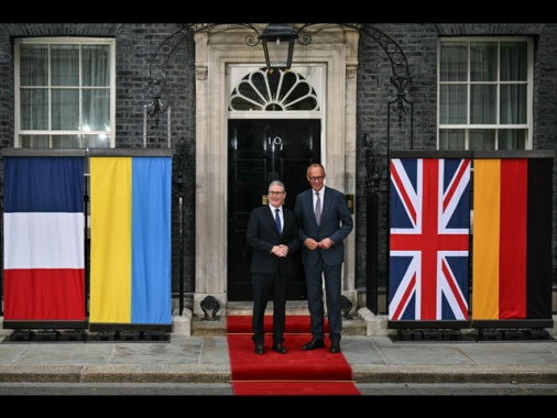 Macron, Starmer e Merz 'sostegno ai negoziati diretti tra Kiev e Mosca'