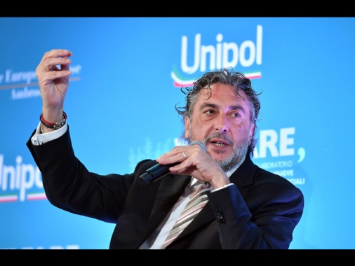 Unipol rileverà da Intesa 635 filiali da fondere con Bper