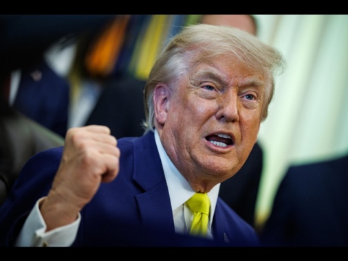 Trump, 'Iran ha abbattuto il nostro Apache, risponderemo'