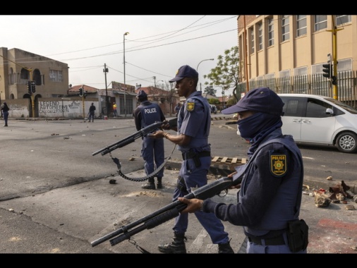 Sudafrica, 12 persone uccise a colpi d'arma da fuoco vicino a Johannesburg