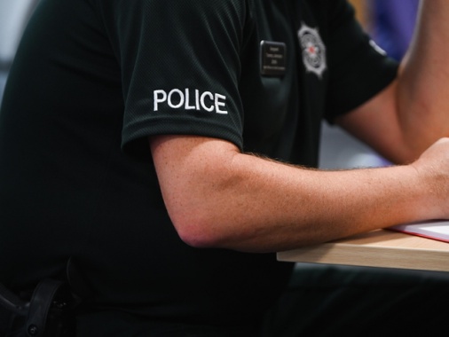 Polizia Belfast, 'fermate le violenze, nulla giustifica quanto accaduto'