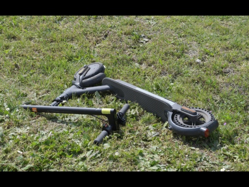 Monopattino contro auto a Milano, morto passeggero di 19 anni