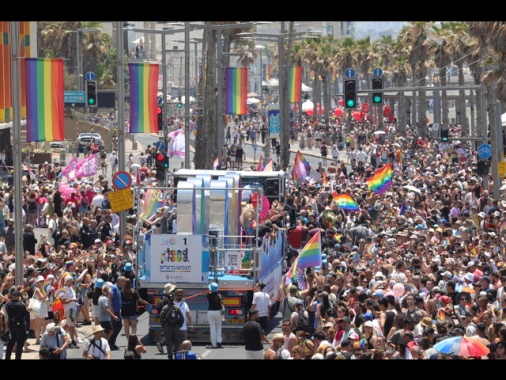 Dopo due anni torna il Pride Lgbt a Tel Aviv, oltre 100mila in piazza