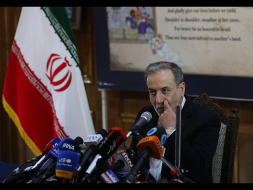 Araghchi, 'nella bozza la fine del blocco navale, accordi su Hormuz'