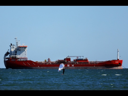 Wsj, l'accordo Iran-Usa consente a Teheran di vendere subito petrolio